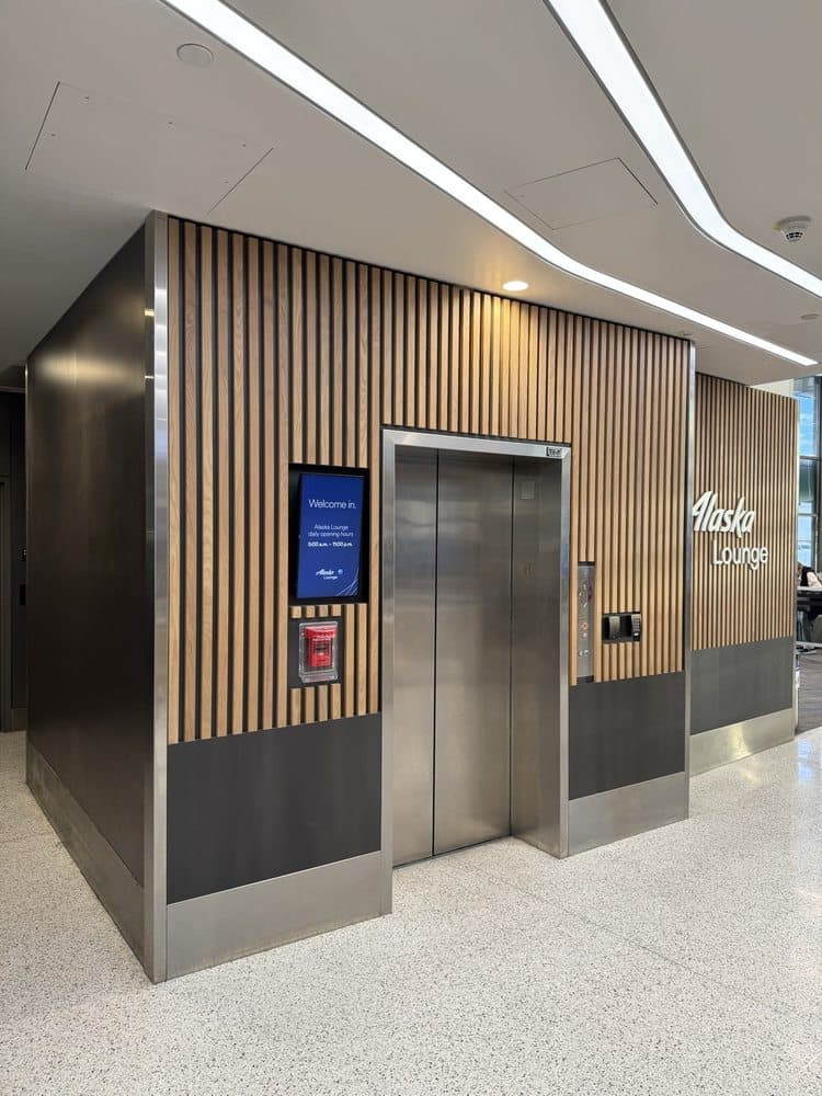 Alaska Lounge