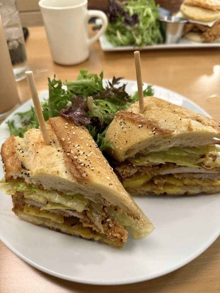 Beau's Cafe