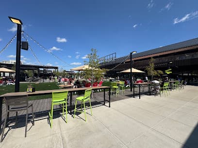 Chicken N Pickle - St. Charles