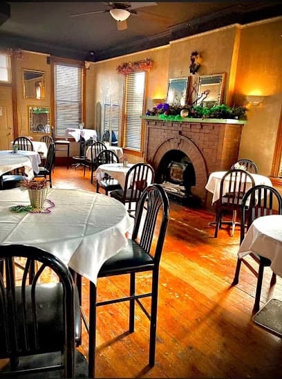 Clover Club Sports Tavern & Eatery