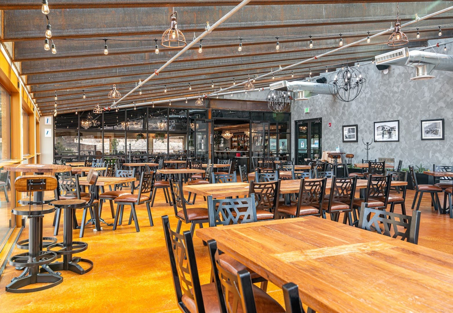 Eight Settlers Distillery & Restaurant - Cottonwood