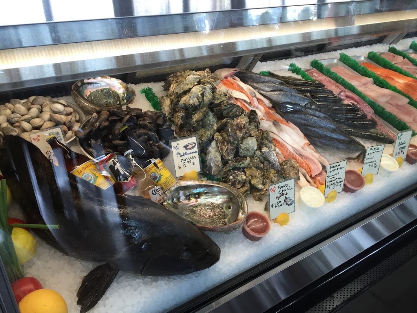 El Pescador Fish Market