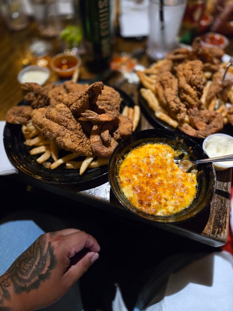 Izkina Restaurant & Lounge