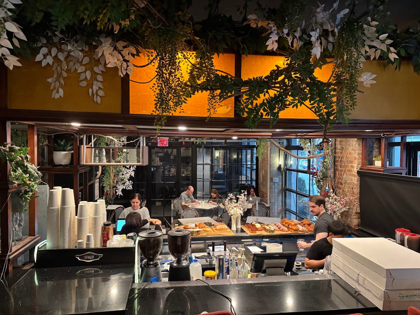 Le Lis Cafe