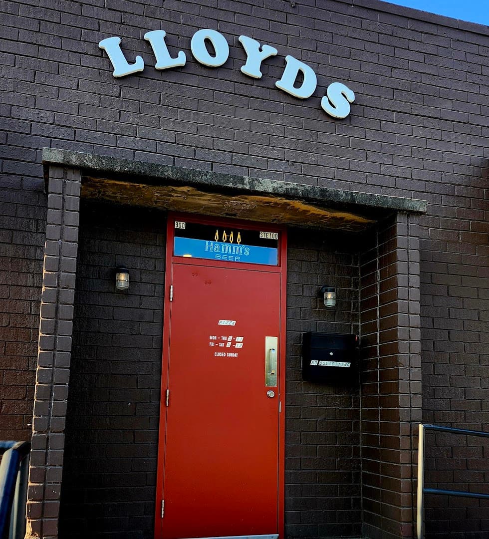 LLoyd's Restaurant & Lounge