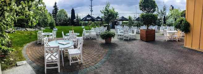 Manhattan Restaurant & Lounge