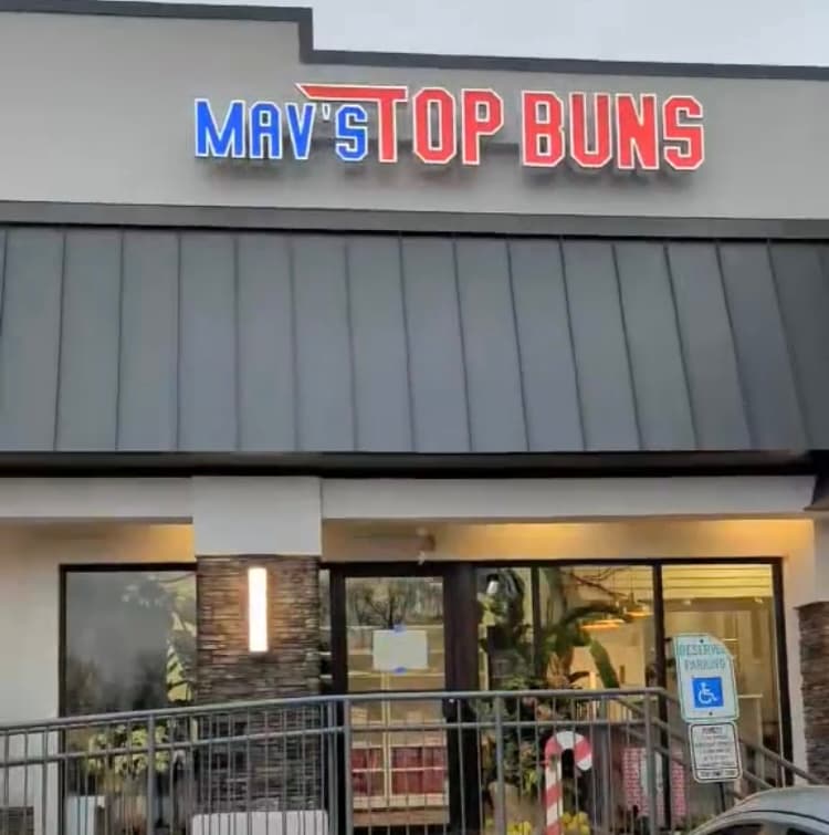 Mav's Top Buns