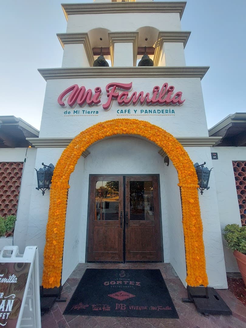 Mi Familia at the Rim