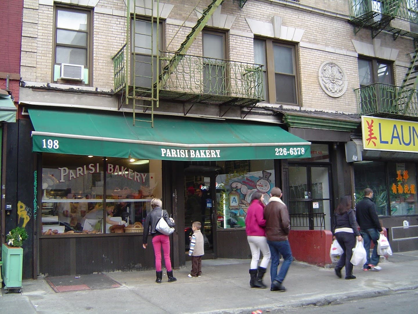 Parisi Bakery & Deli