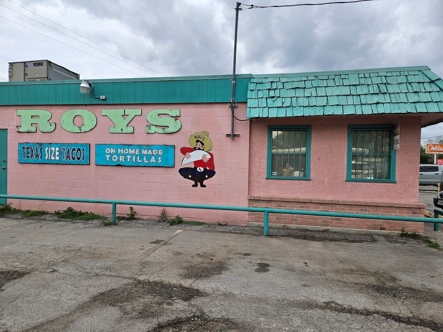 Roy's Taco Hut Big tacos