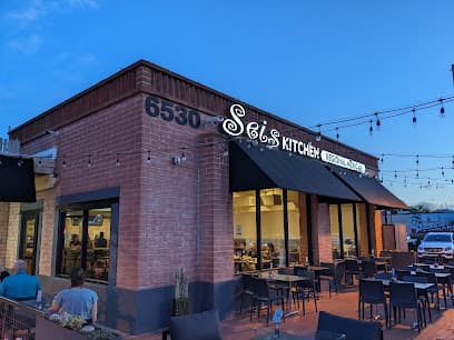 Seis Kitchen