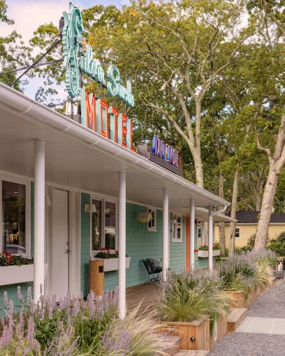 Silver Sands Motel & Beach Bungalows