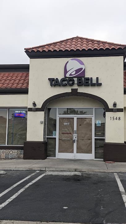 Taco Bell - Live Más Café